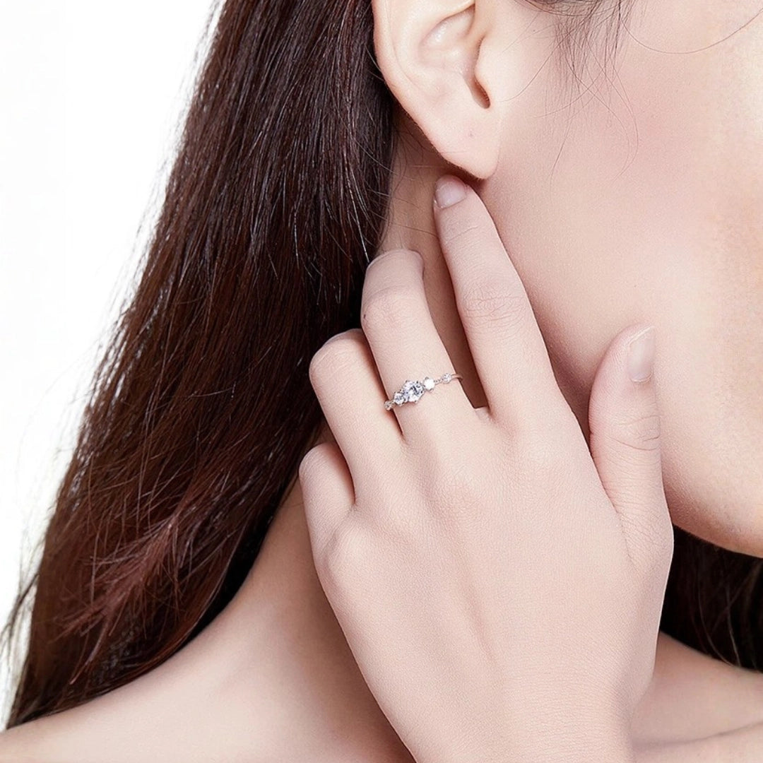 925 Sterling Silver Cubic Zirconia 3-Stone Ring (Platinum Plated)